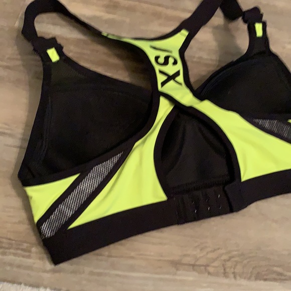 Victoria Secret Sports Bra - Picture 4 of 8
